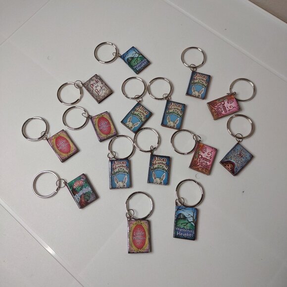 Lot Of 15 Little Faux Book Keychains - Picture 1 of 14
